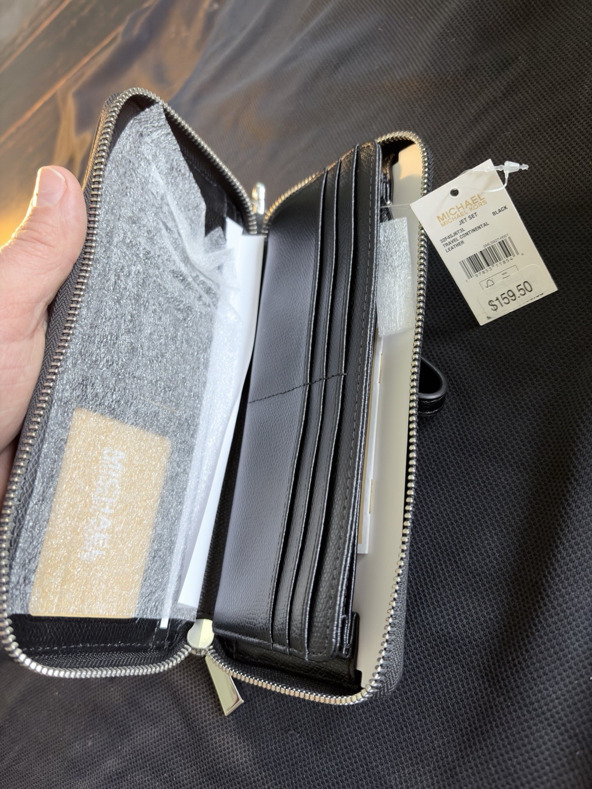 Michael Kors Jet Set Travel Black Leather CONTINENTAL Wallet 35T7GTVE7L