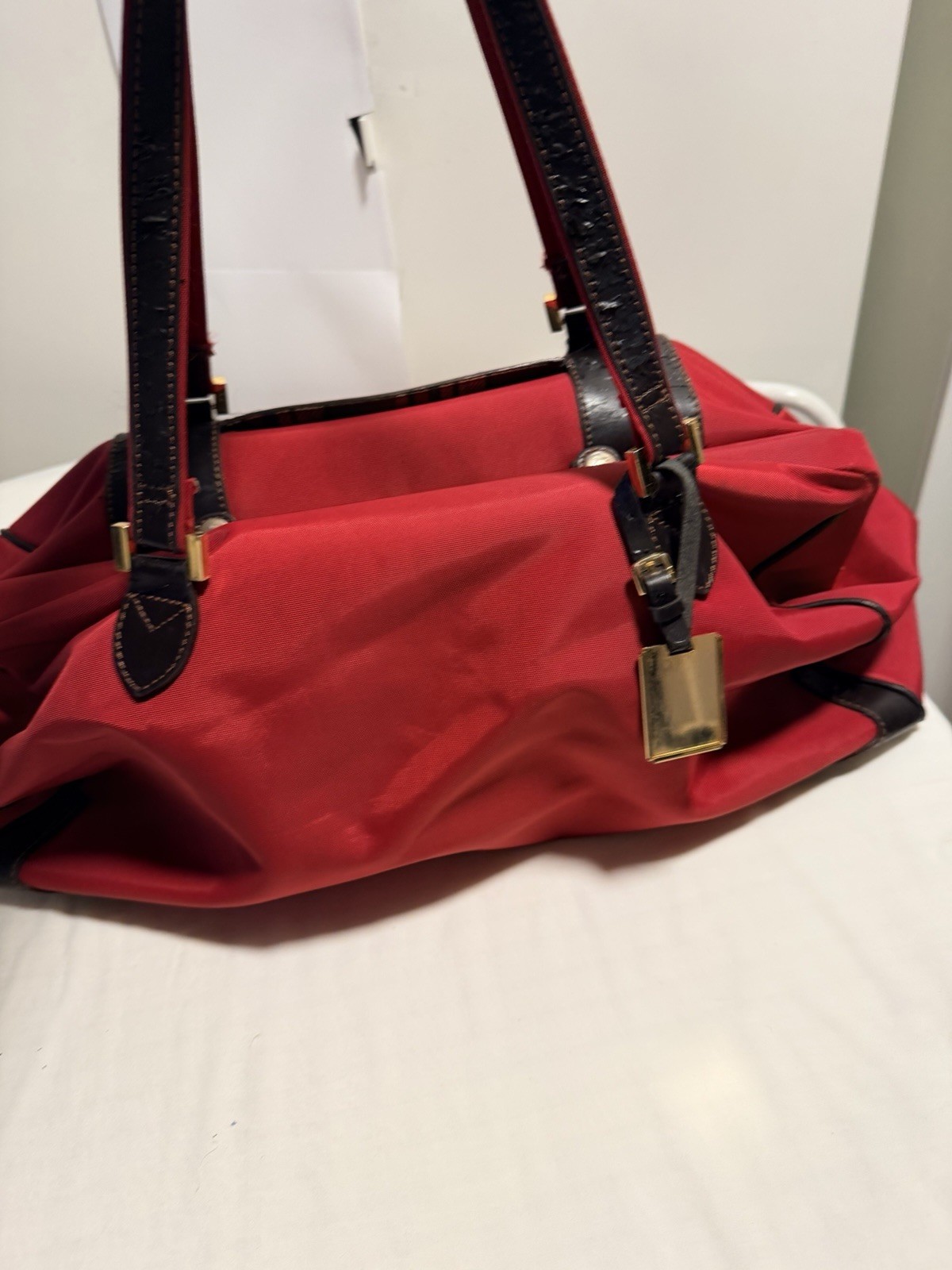 Adrienne Vittadini Red Tote Zip Plaid Lining Inner Pockets Black Leather Handles