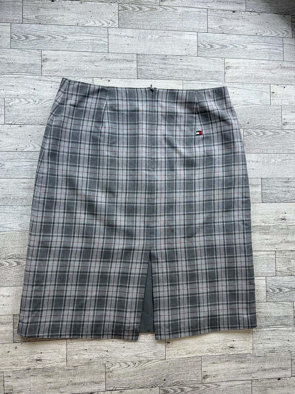Tommy Hilfiger Skirt Size 4 Knee Length Gray Red Plaid Lined Slit Pencil