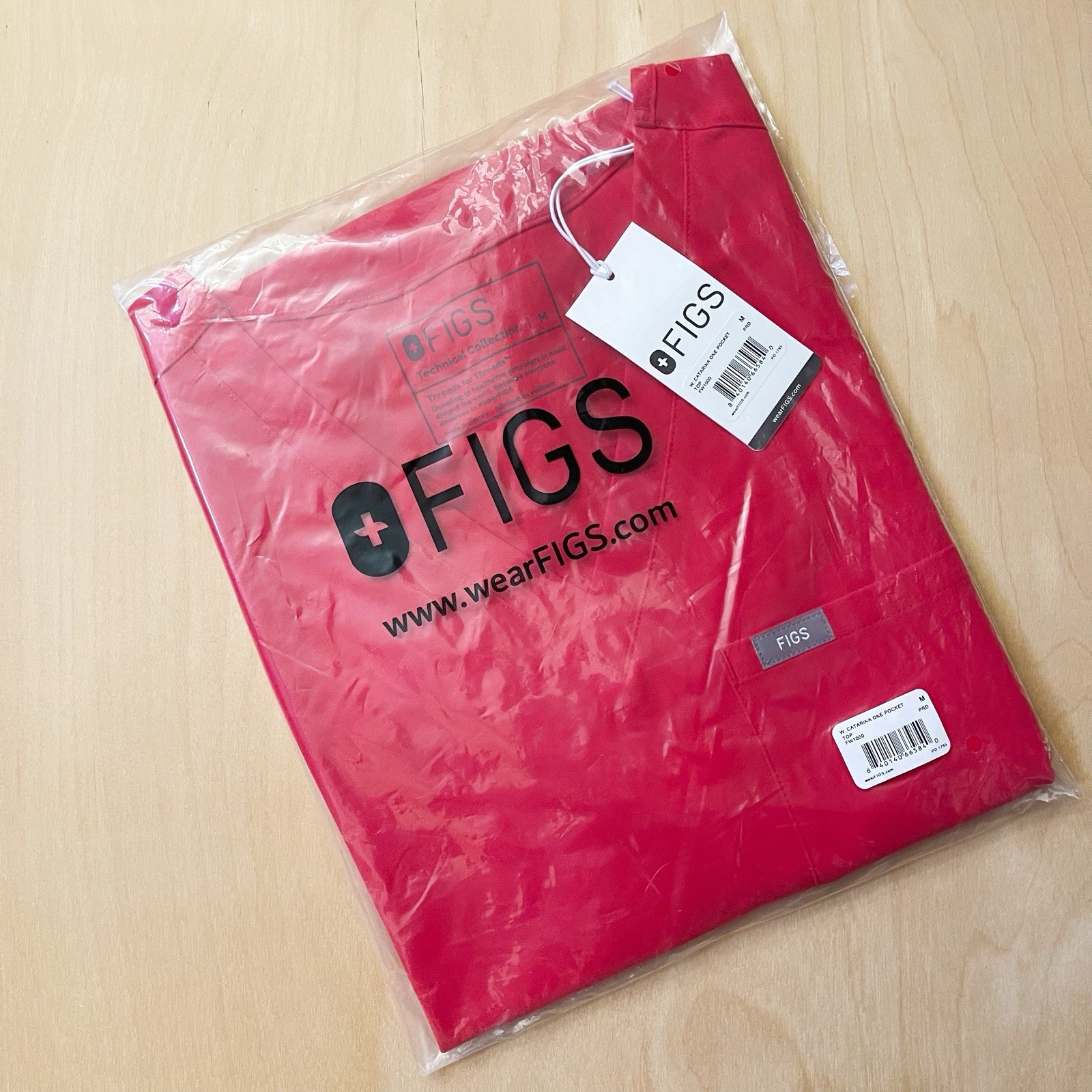 FIGS Catarina Scrub Top Women Size M Pop Red V-Neck NWT Medicine Medical Nursing