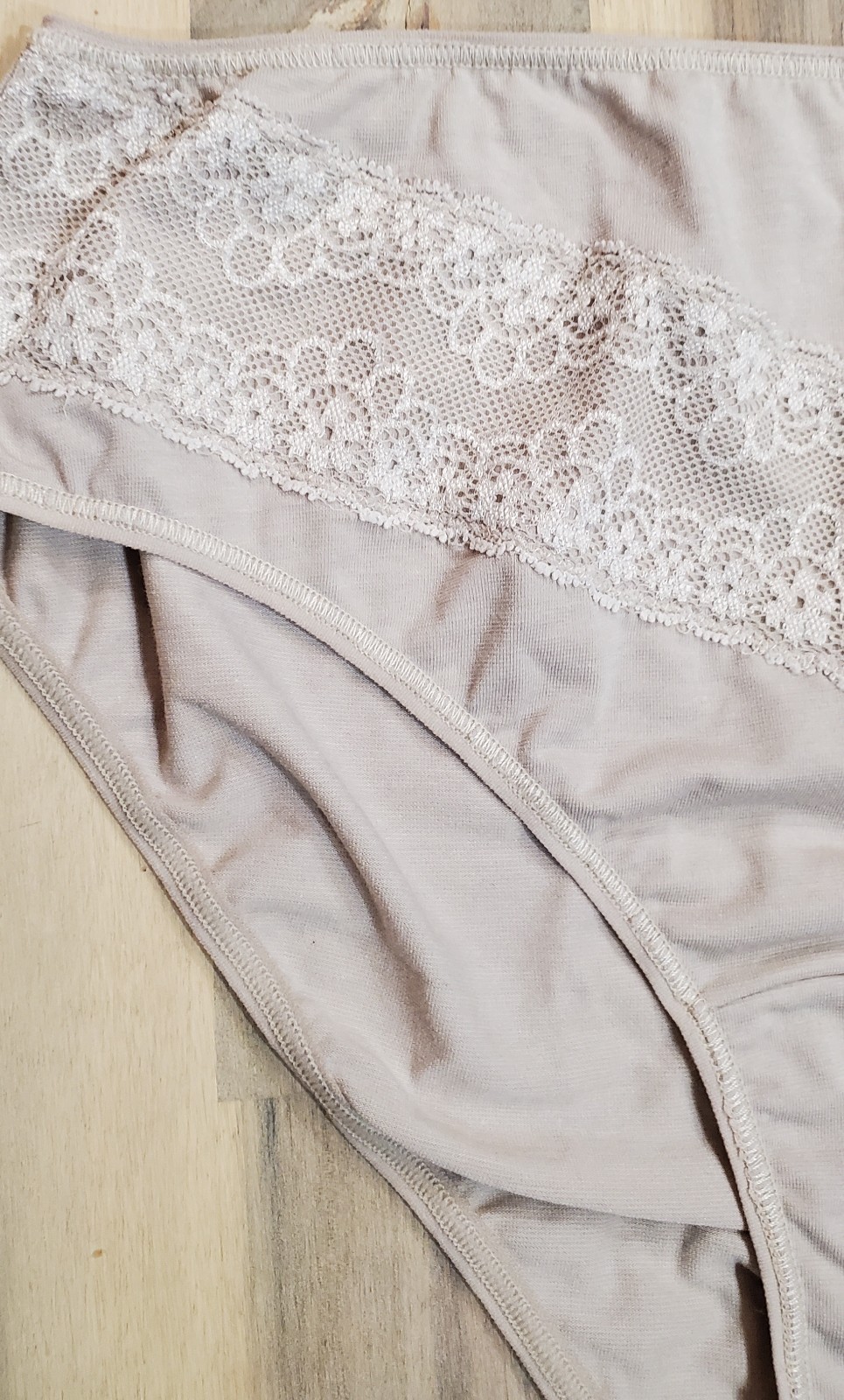 Leonisa Women’s Hipster Brief Lace Front Panties in Beige Size Large 1 Pack