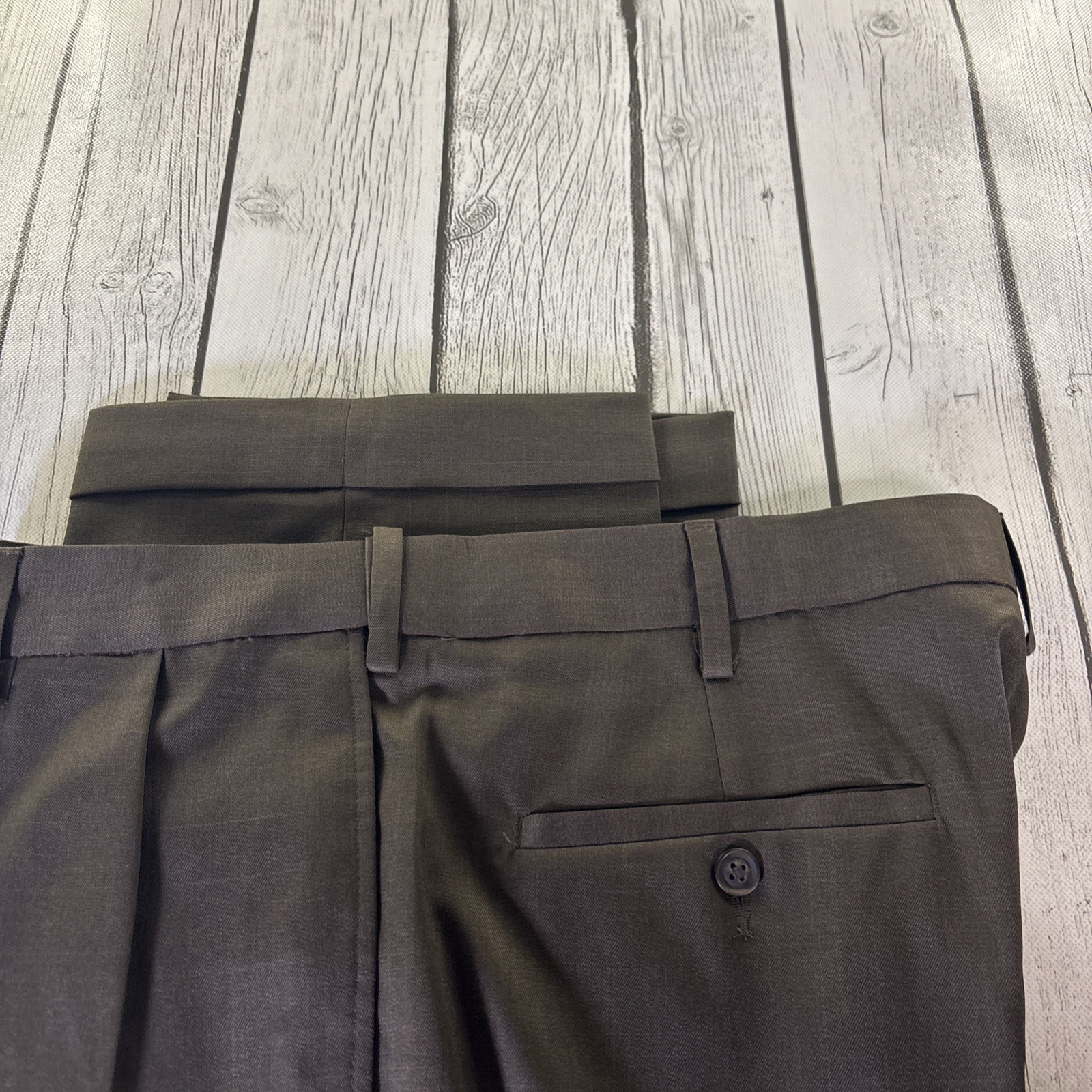 Savane Men’s 34×34 Stretch Crosshatch Pleated Cuffed Dress Pants Brown NWT.
