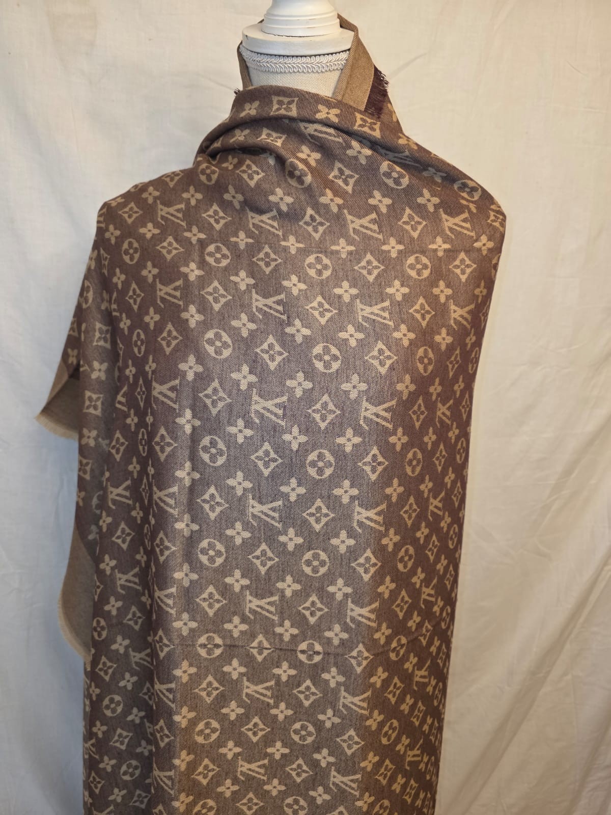 100% Authentic LV Scarf Shawl Stole Wrap 65% Cashmere 35% Silk Brown PreOwned