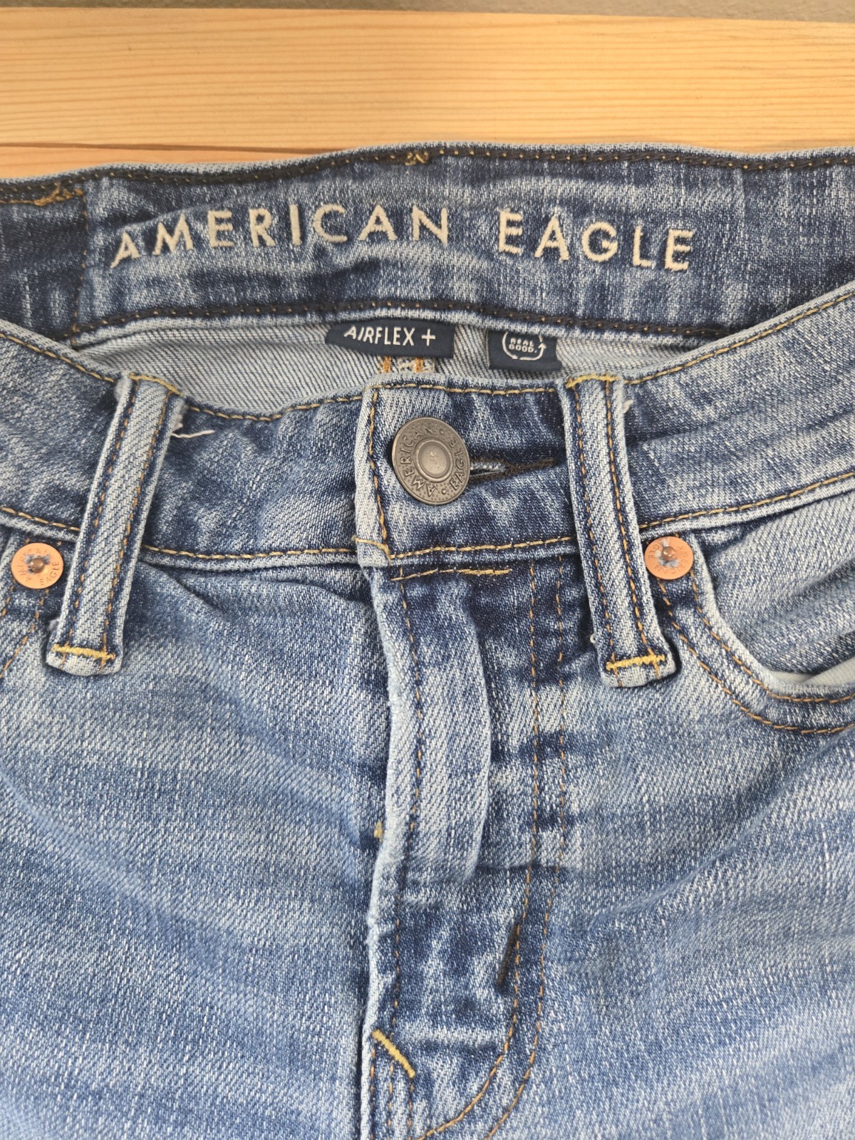 American Eagle Mens Airflex Denim 26×30 Distressed Light Wash