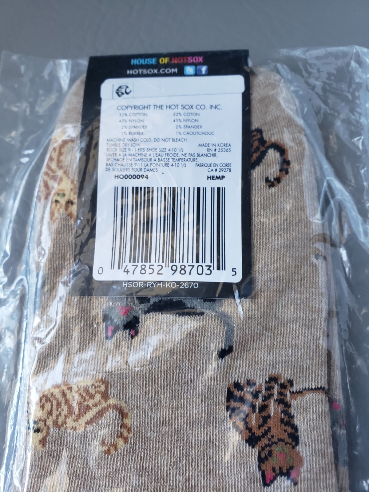 Hot Sox Unisex Cats Crew Socks Set of Two 1 Black 1 Hemp Fits Sizes 9-11 NWT