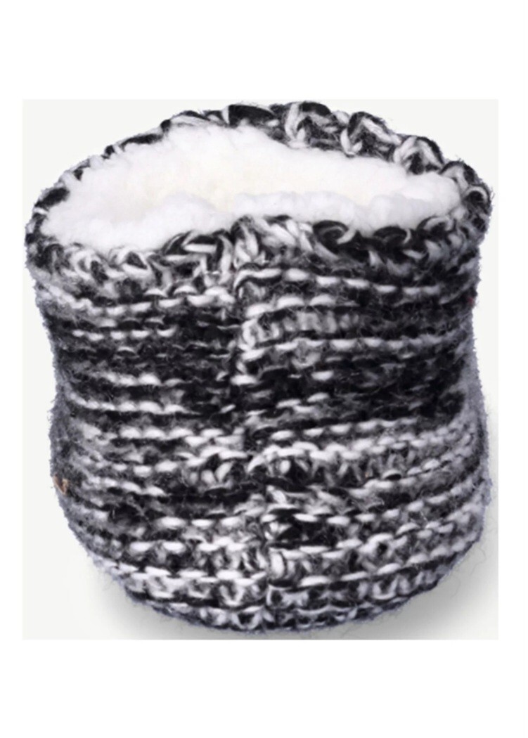 joyspun slipper socks with grippy soles. one size fits most. shoe size 7-9.5