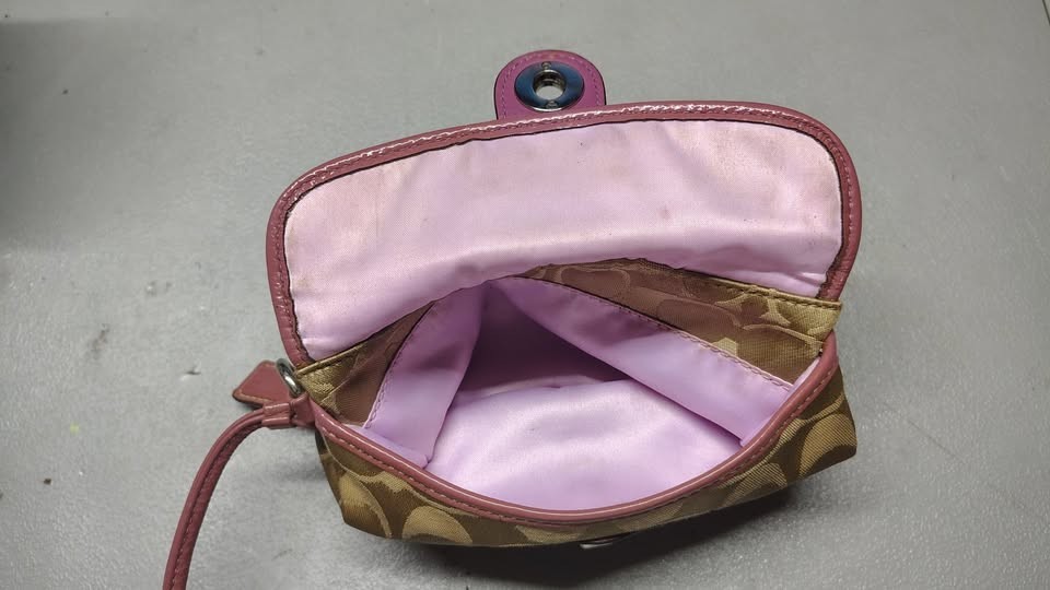 Vintage Coach Legacy Signature C Turnlock Wristlet – Khaki/Pink Y2K