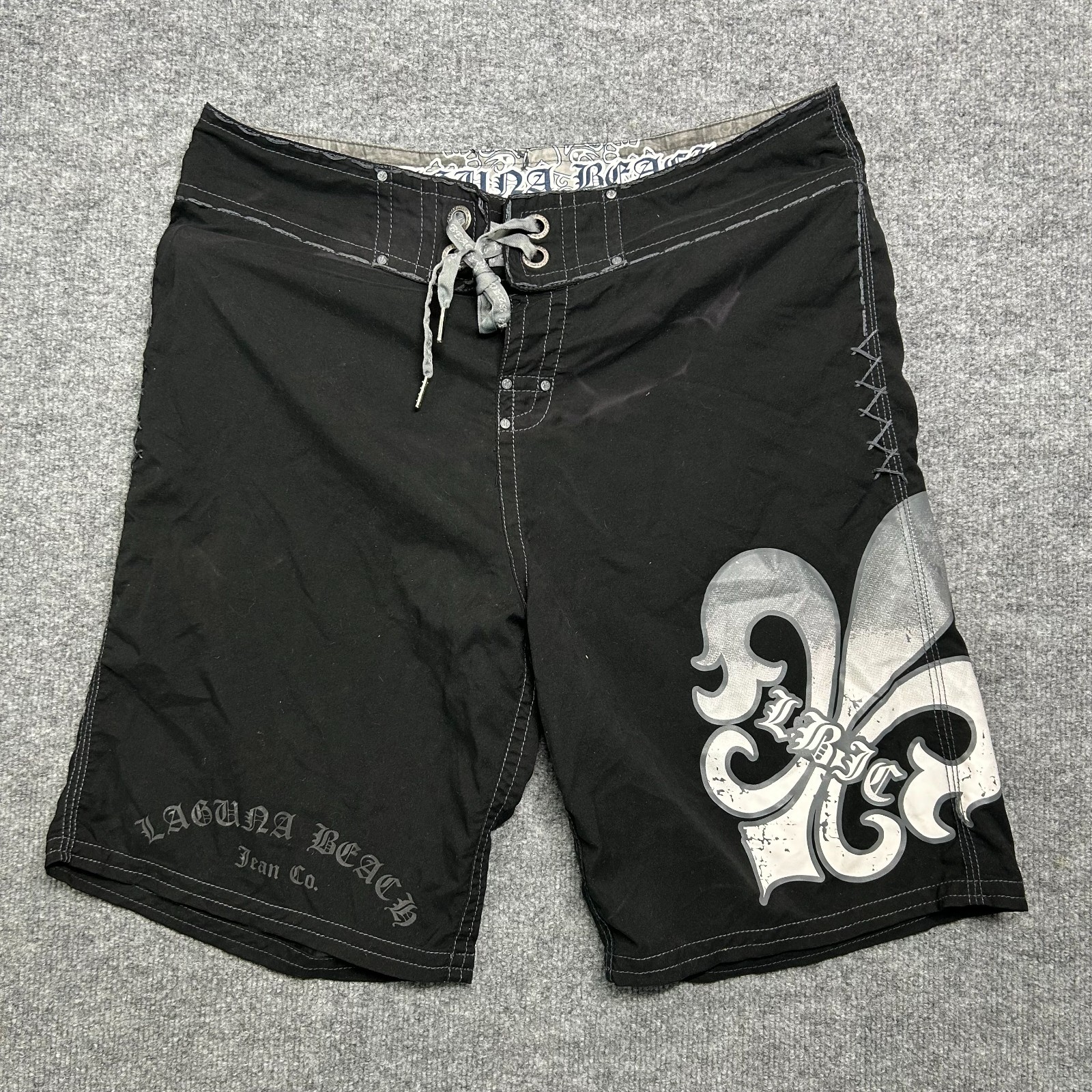 Laguna Beach Jean Co. Fleur-de-Lis Board Shorts Men’s Black Swimwear Y2K – W38