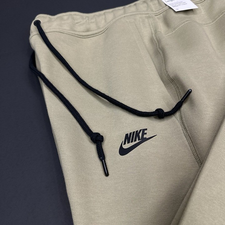 Nike Sportswear Tech Fleece Pants Joggers Neutral Olive Men’s Large FB8002-277