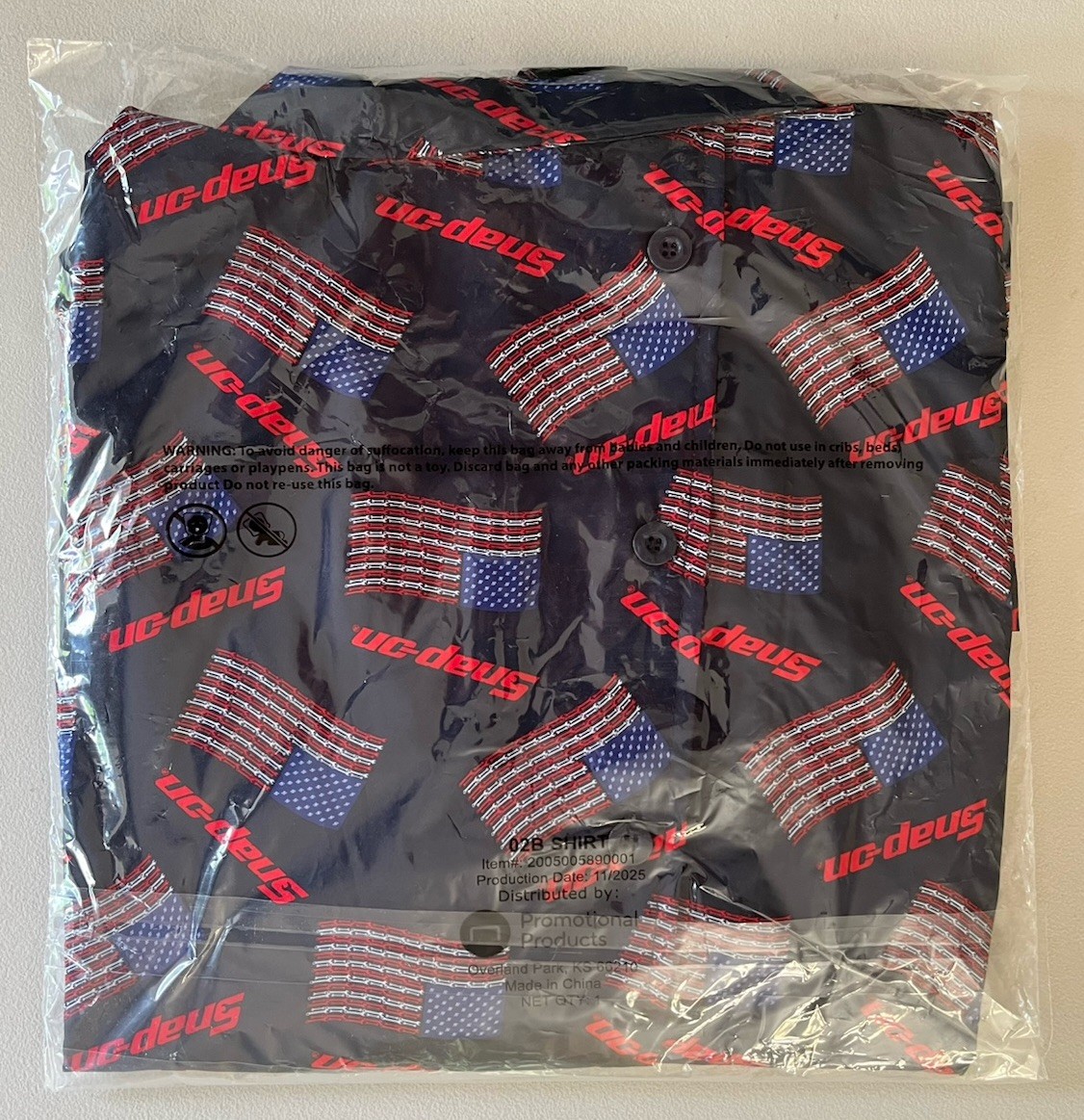 Snap-on brand American flag patterned button-down Men’s Shirt- Polyester (XL)