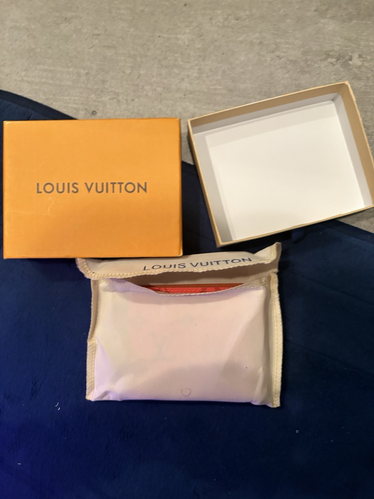 Louis Vuitton Red Monogram Bifold Men’s Wallet, Credit Card Holder, Logo