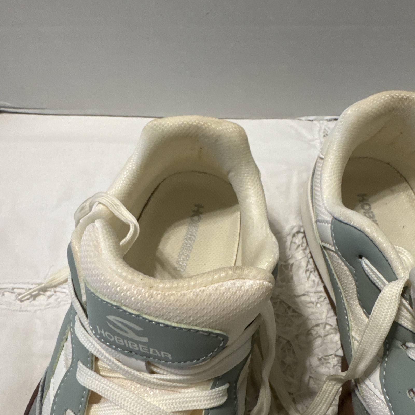 Hobibear Barefoot Sage Green & White Wide Toe Box Sneaker Size 43 M9.5/10 W11/12