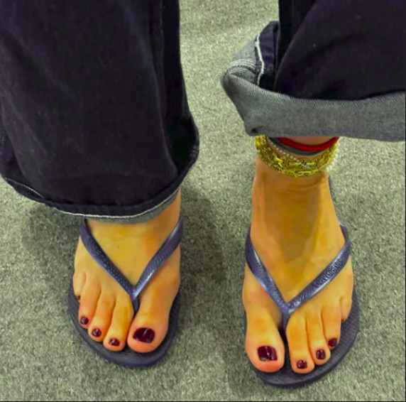 HAVAIANAS SLIM WOMEN’S NAVY BLUE FLIP FLOPS SANDALS US SIZE 7 / 8 NEW