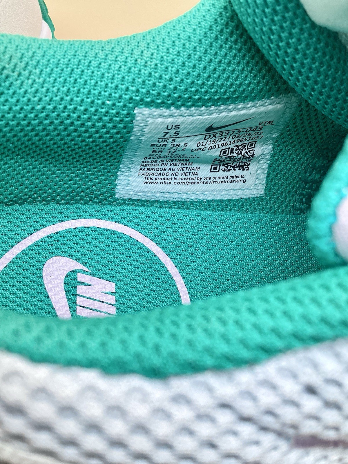 Nike Women’s Air Max Excee Light Gray, Teal, and Green Athletic Sneakers US 7.5