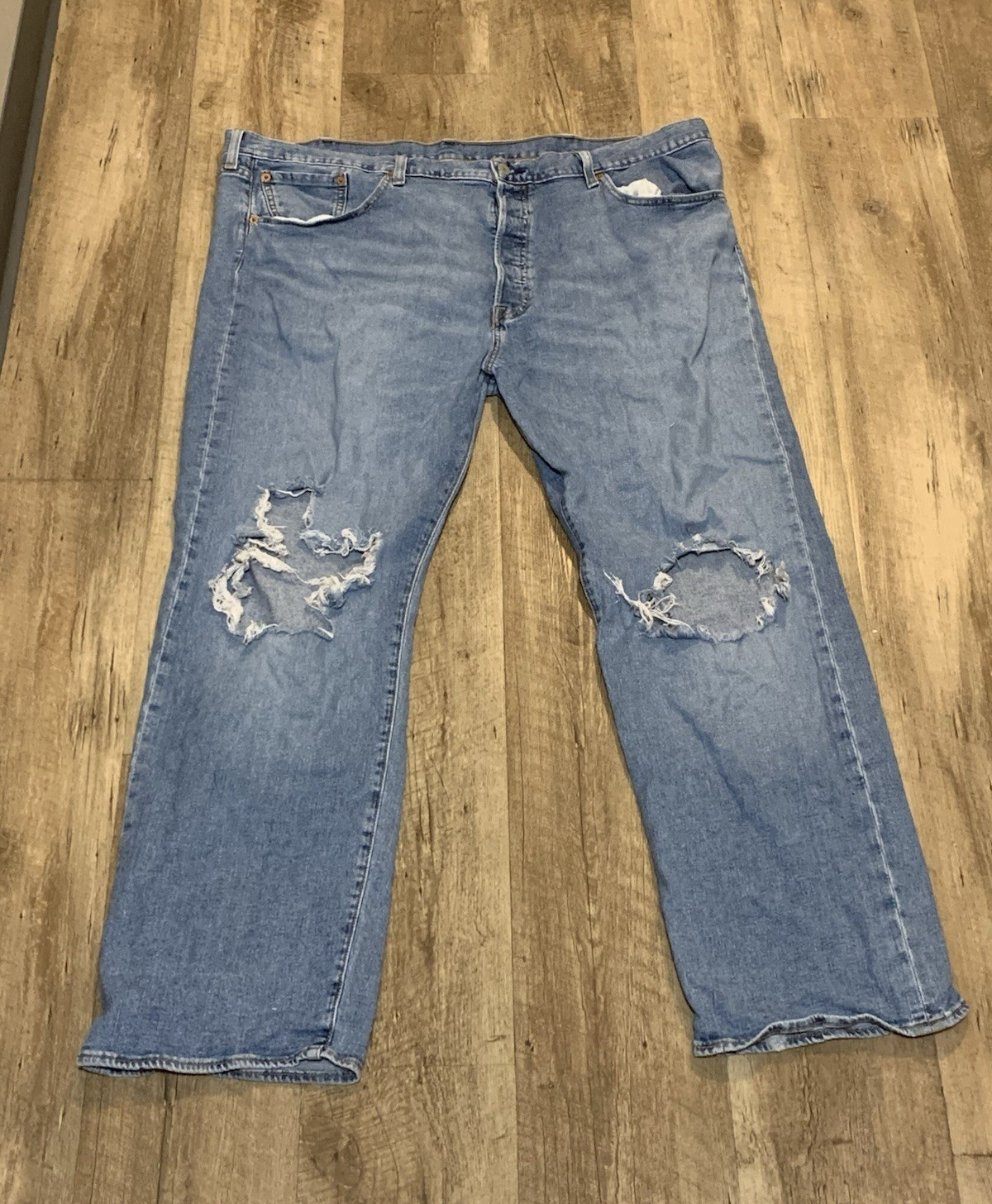 Levi’s Men’s XL Straight Fit Light Wash Blue Distressed Denim Jeans Cotton