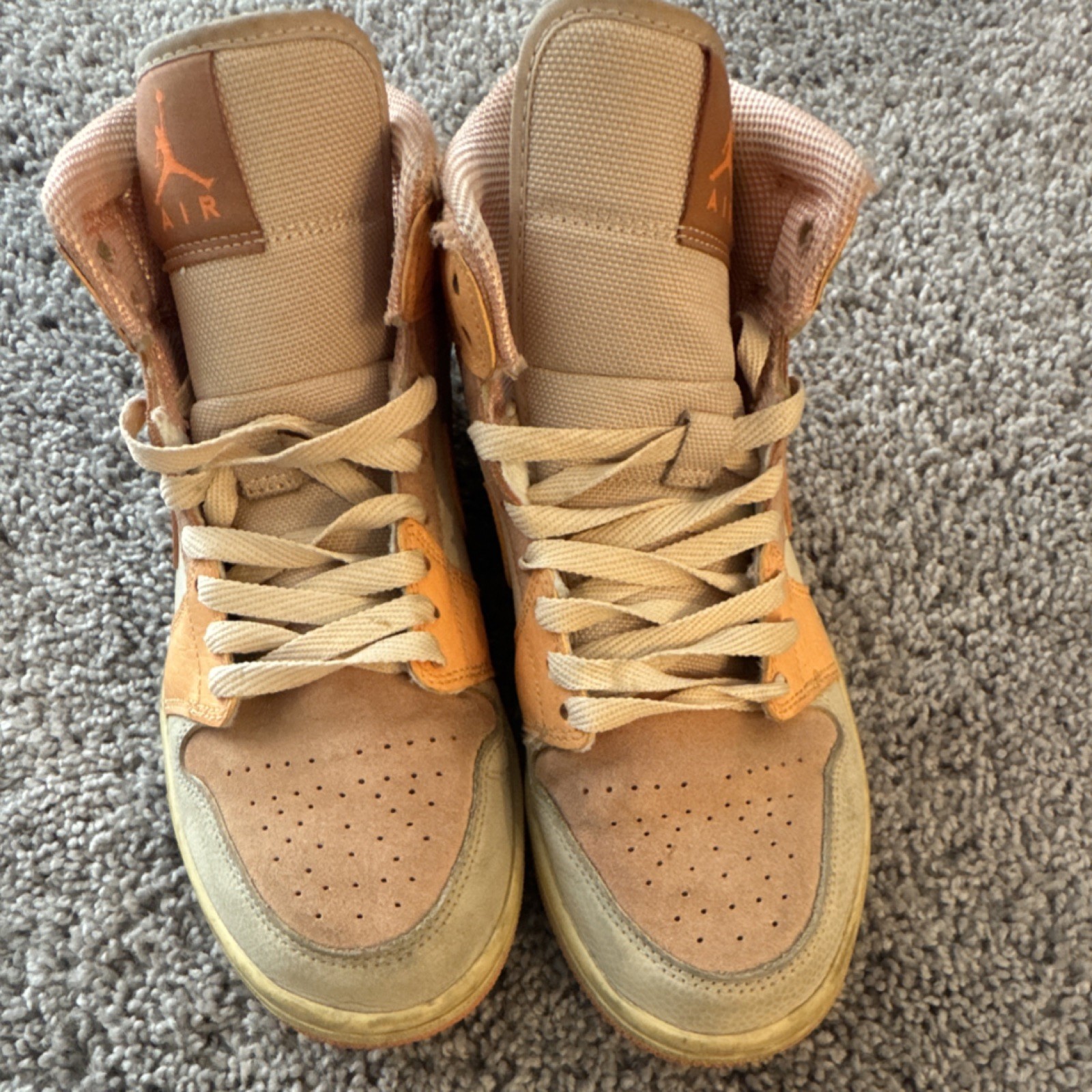 Jordan Air Jordan 1 Mid Apricot Atomic Orange DH4270-800 Men’s High Top Sneaker