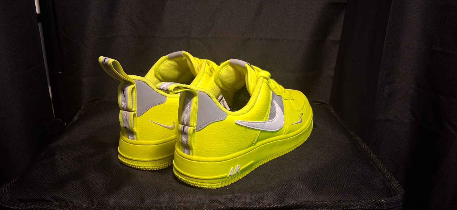 Nike Air Force 1 ’07 LV8 Utility “Volt” (AJ7747-700) Men’s Size 7.5 – Rare 2018