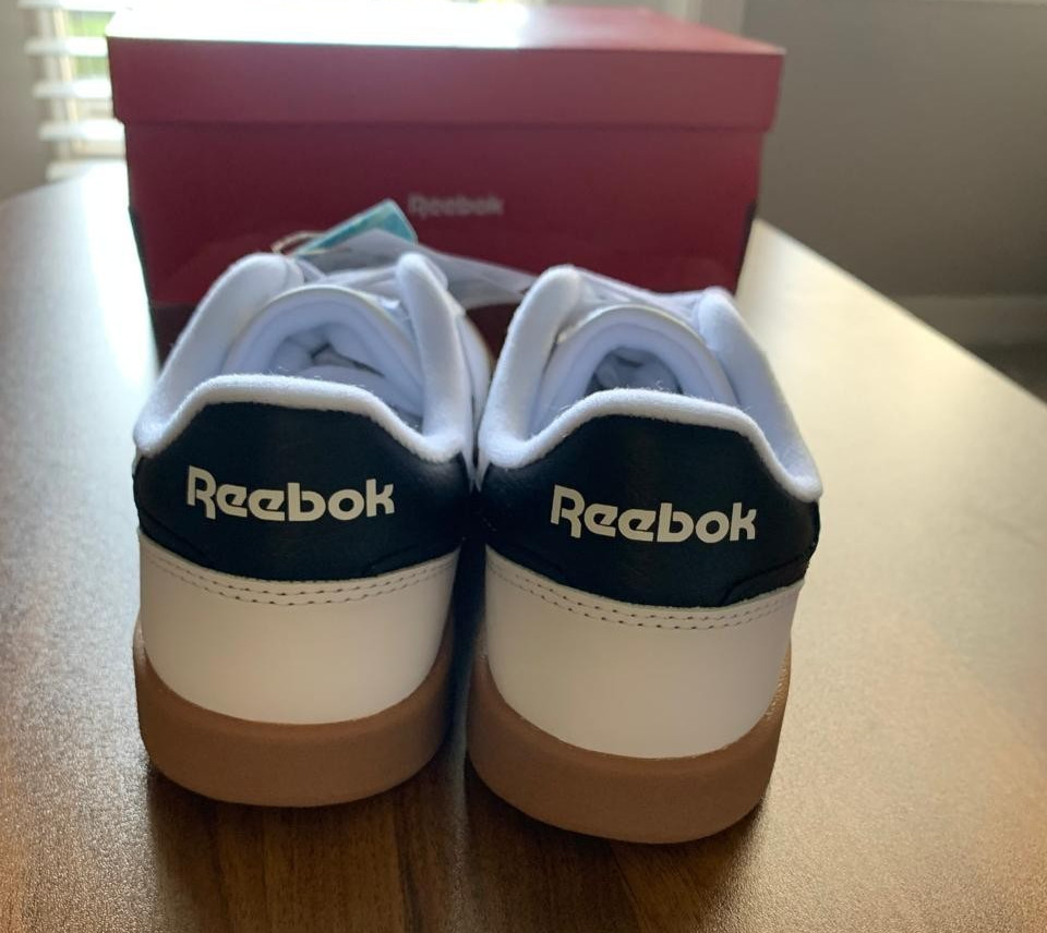 Reebok Unisex-Adult SmashEdge Sneaker White. M8.5/W10.New WT. Slight box wear