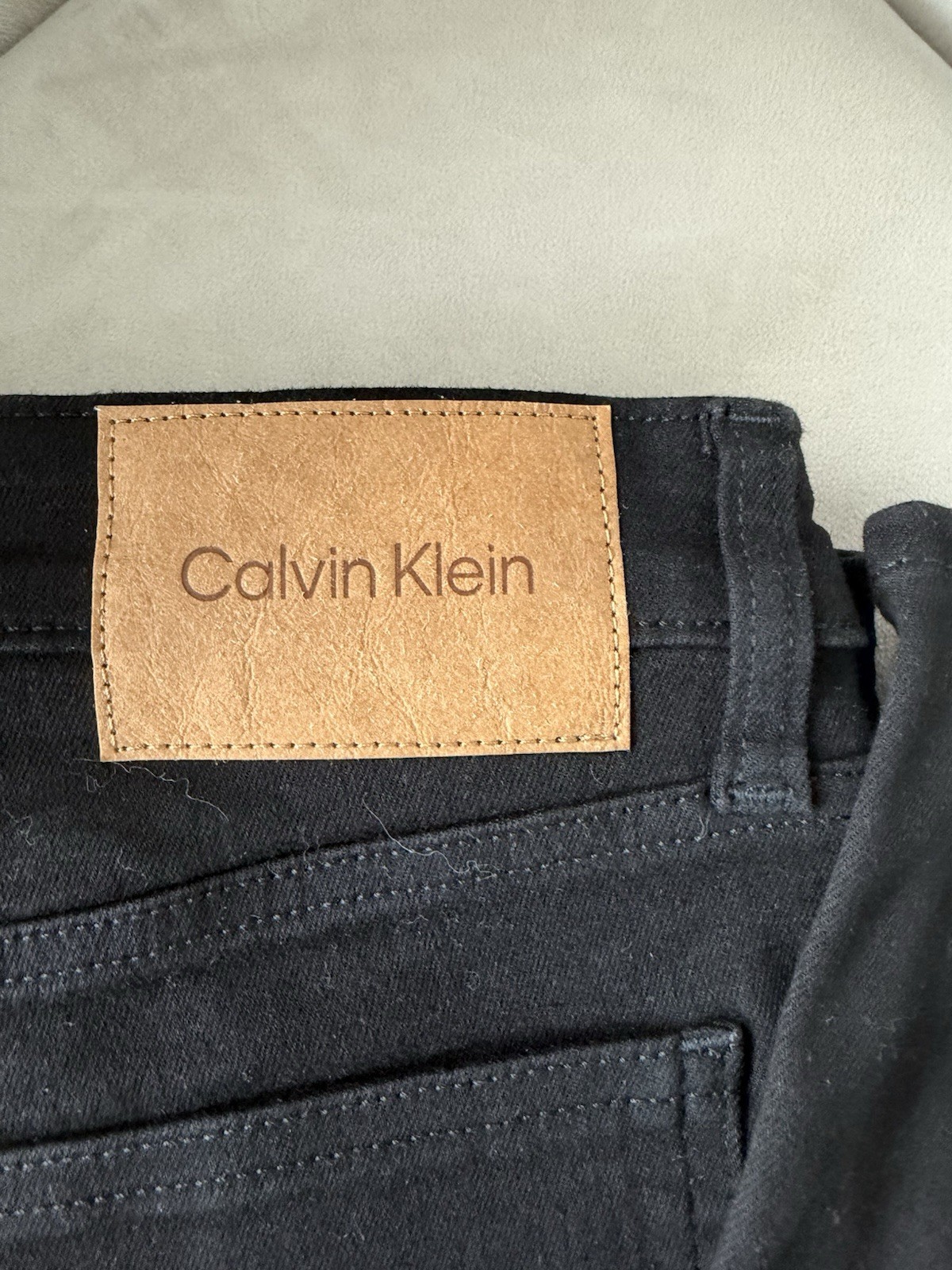 Calvin Klein Men’s Slim Fit Black Solid Denim Jeans Logo Accent Regular Size