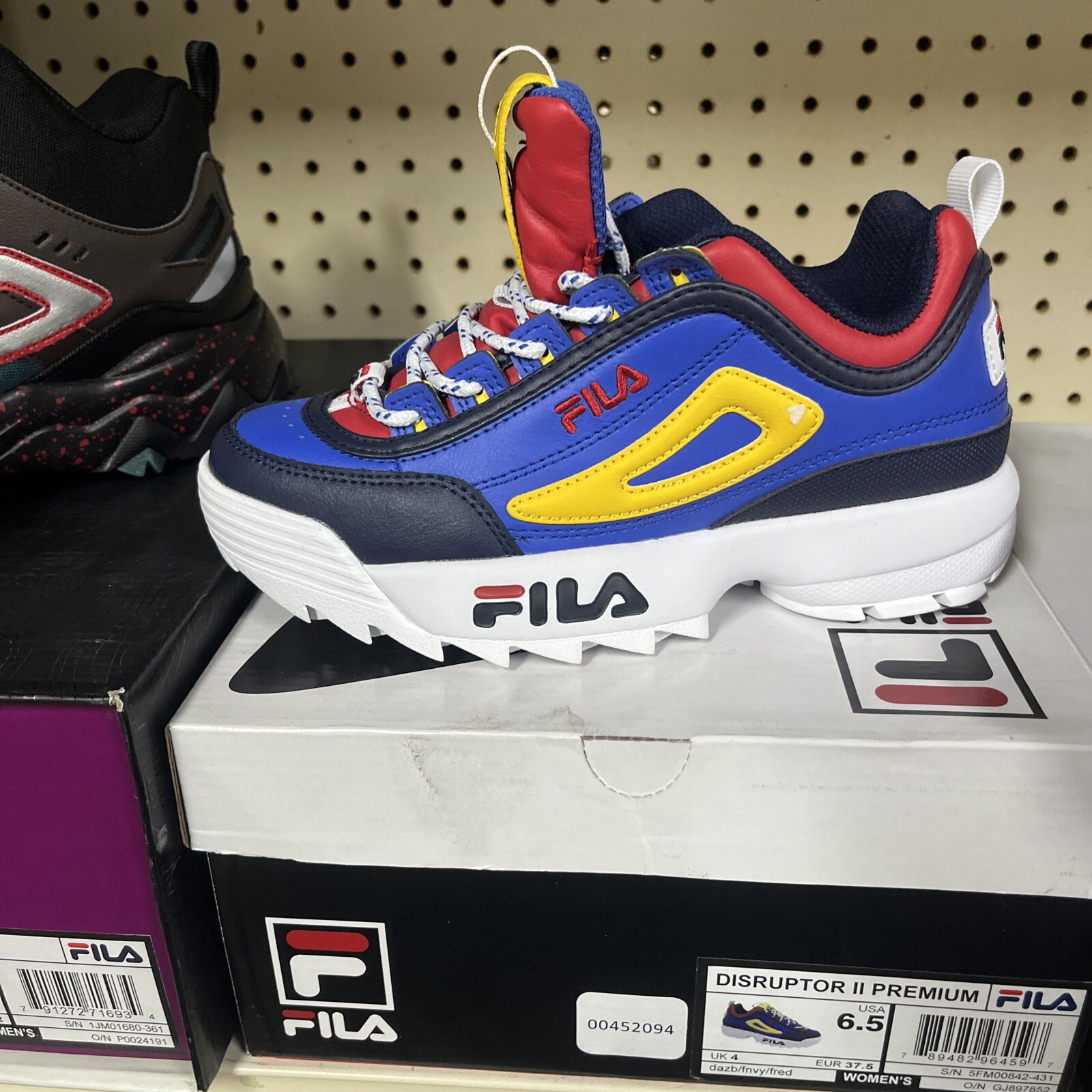 All Tenis On Existen Are 20% Off Just Asking Your Favorite And If Is Available.