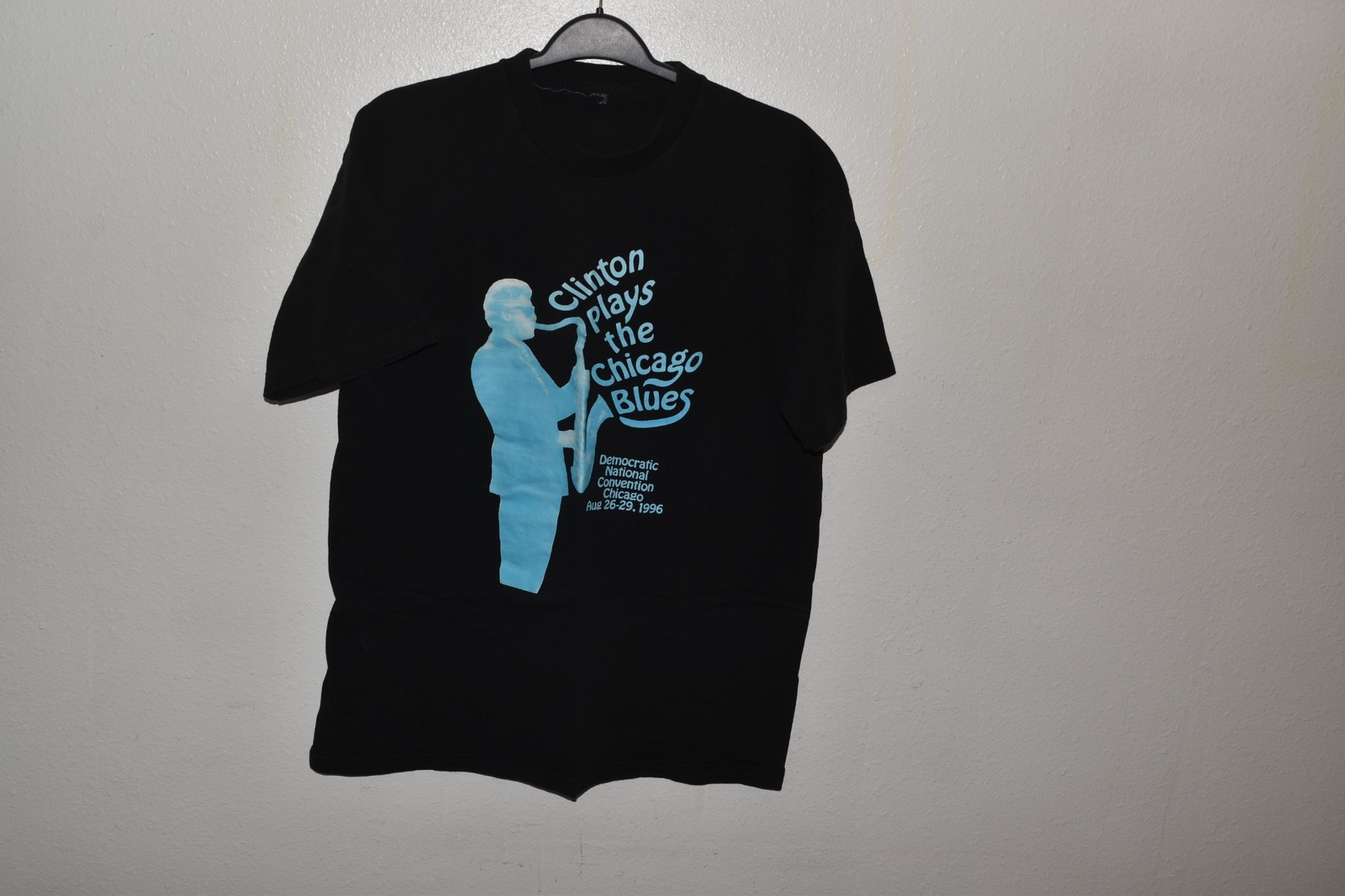 DEMOCRATIC NATIONAL CONVENTION 1996 CLINTON PLAYS THE CHICAGO BLUES TEE (ACS61)