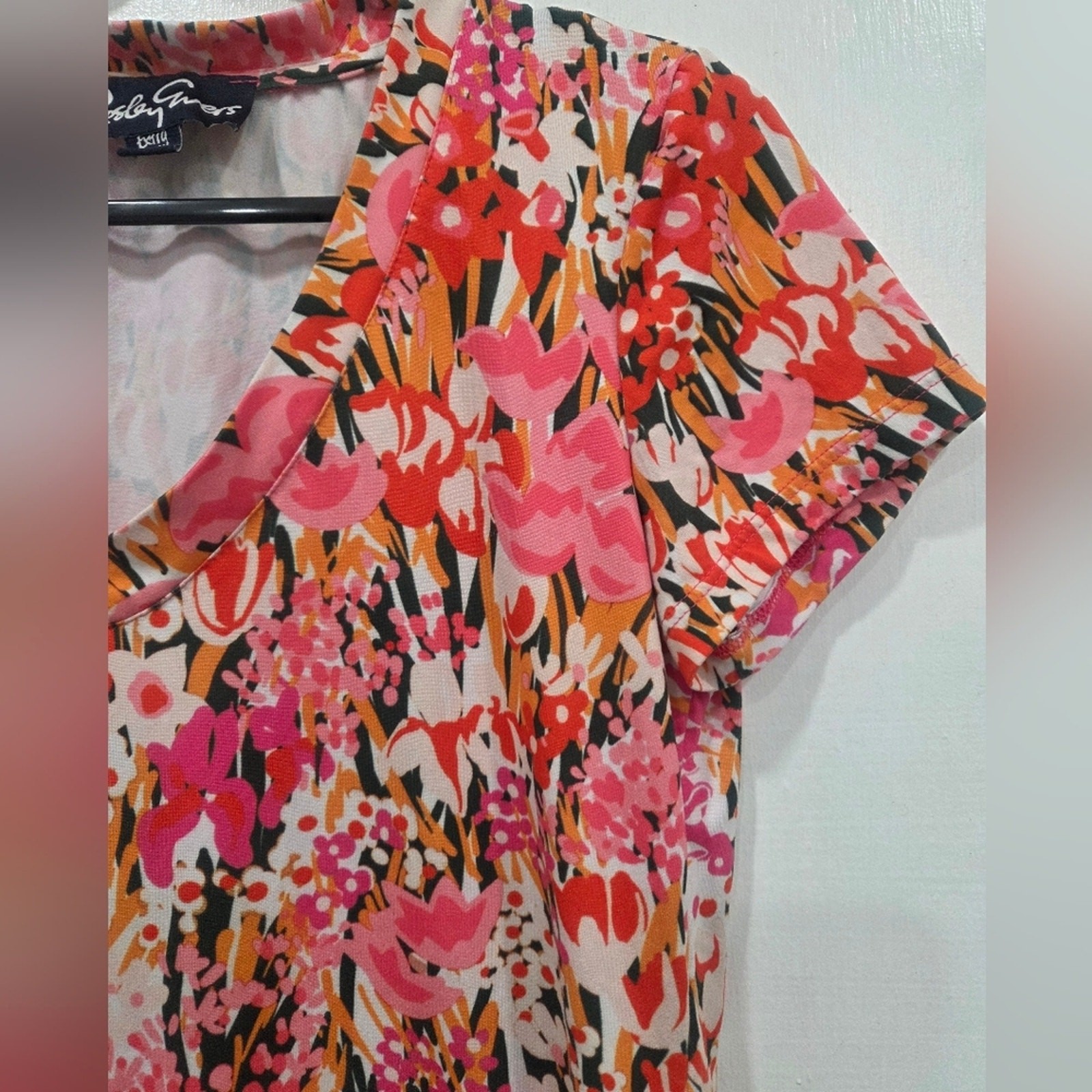 Lesley Evers Floral Pink Orange V-Neck Top Xsmall