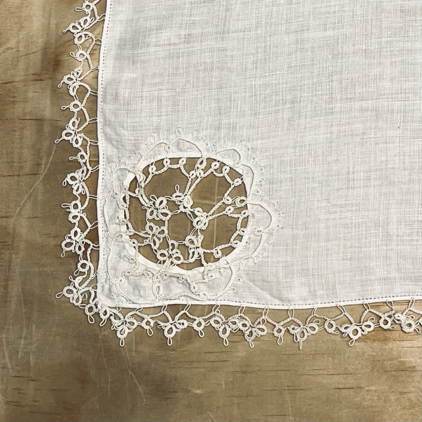 VTG Hankie White Linen Intricate Tatted Lace Crochet Cut-Out Corner 12×12″