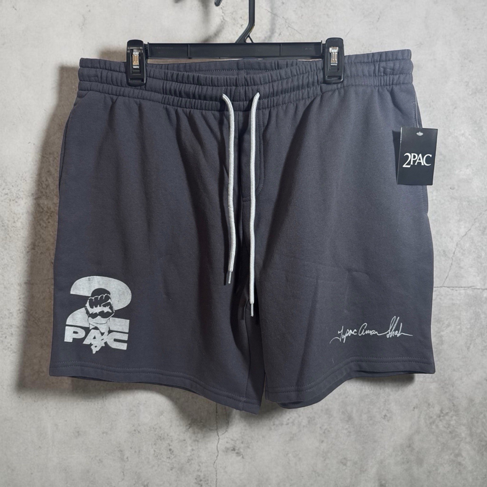 2Pac Volcanic Ash Shorts Men Size Large Tupac Shakur NWT