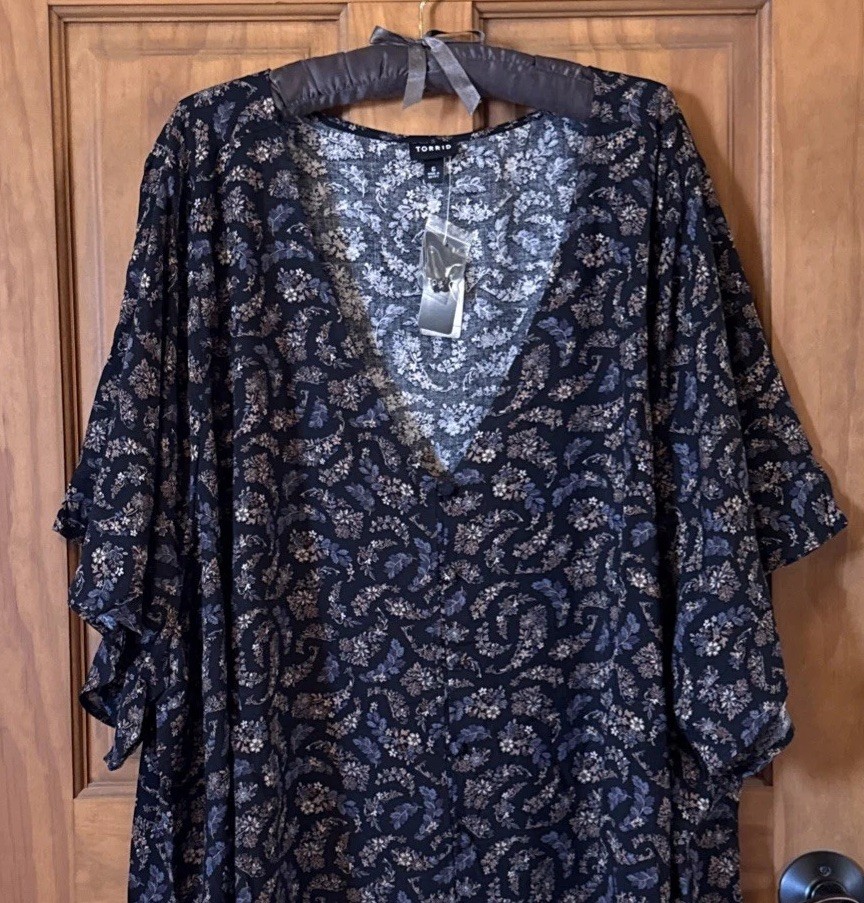 TORRID V NECK RUFFLE SHORT SLEEVE BLOUSE 6 6X 6XL 30 NEW