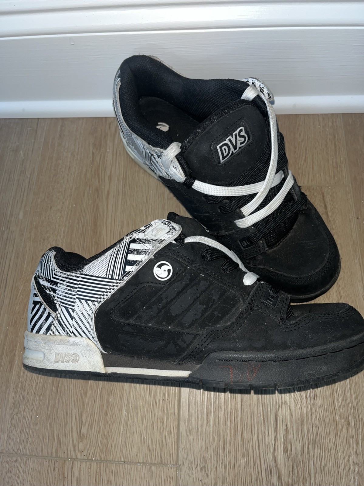 DVS Skate Shoes Militia Size 9 Black & White Geometric Pattern