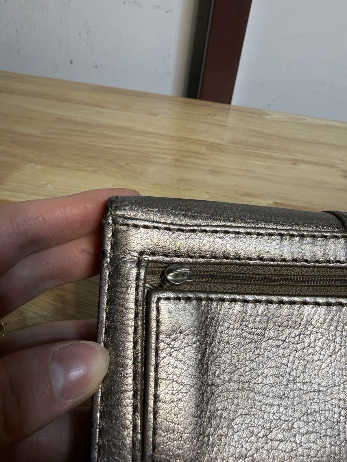 Fossil Shimmer Metallic Gold Leather Trifold Wallet Metal Keyhole Logo Stitching