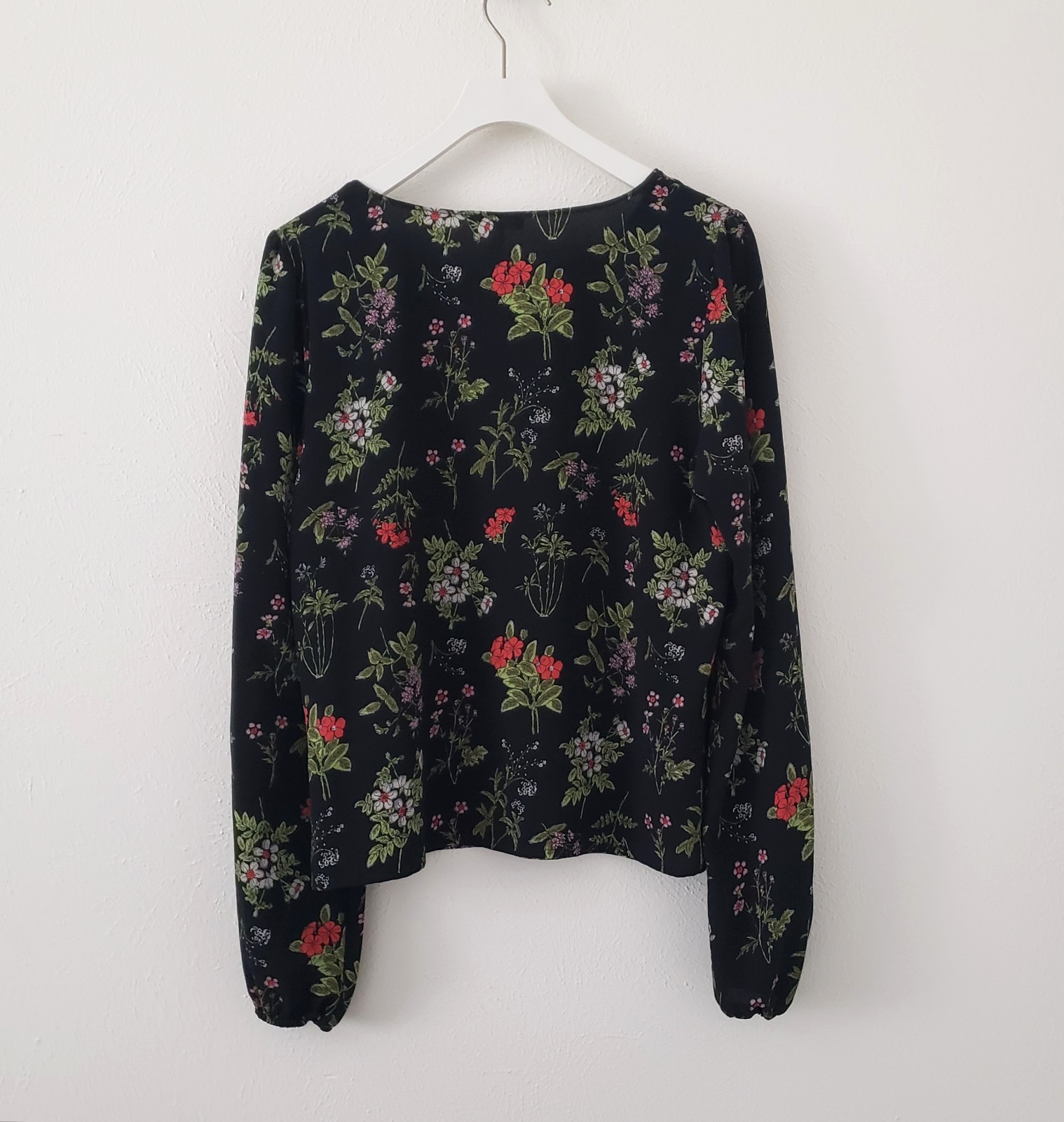 Nordstrom Leith Womens Size Medium Black Floral Blouse Top Long Sleeve Red Green