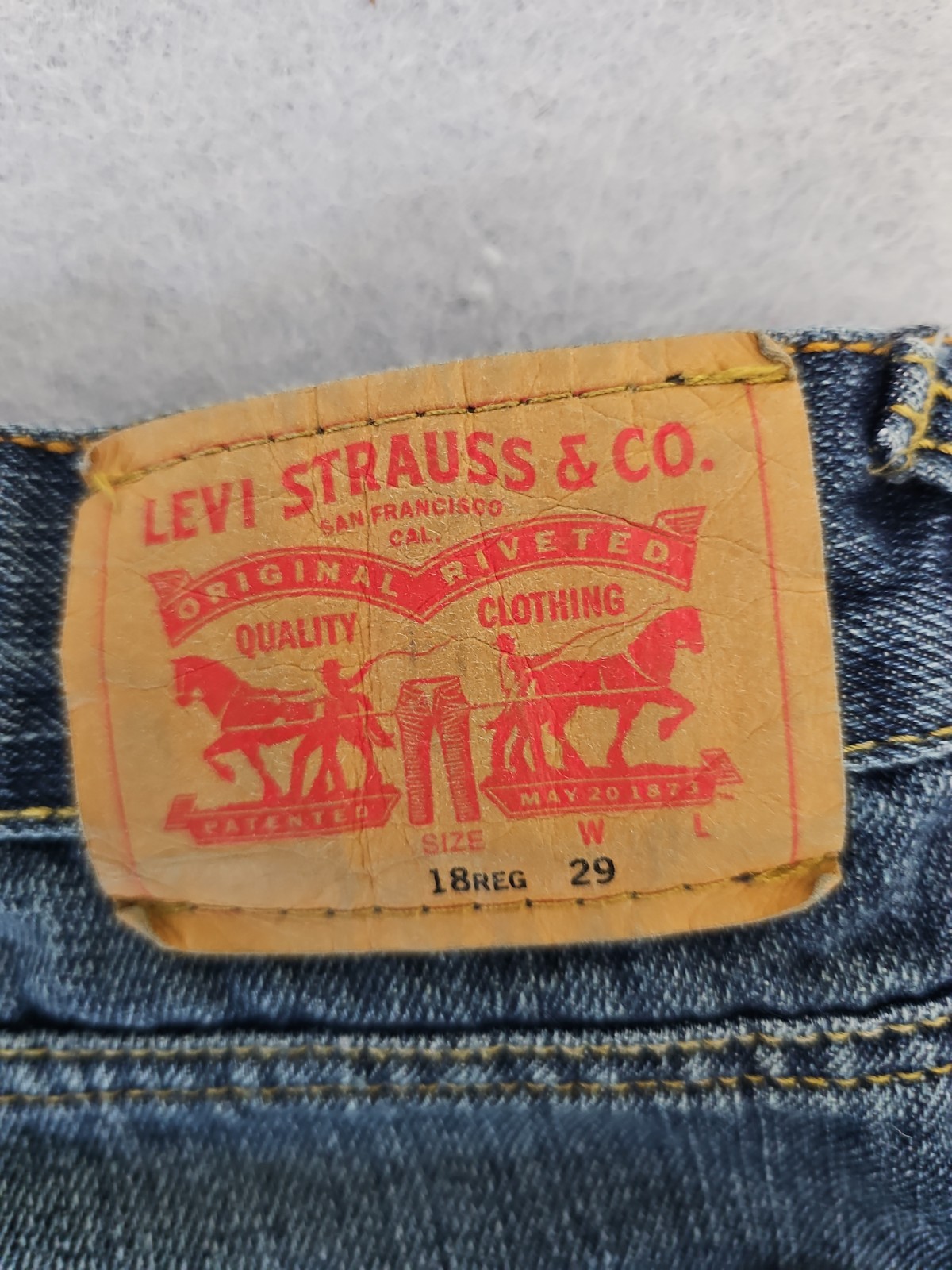 Levi’s Boys Zip Fly Button Closure Belt Loops Short 18 Reg Waist 29 Jeans Sports