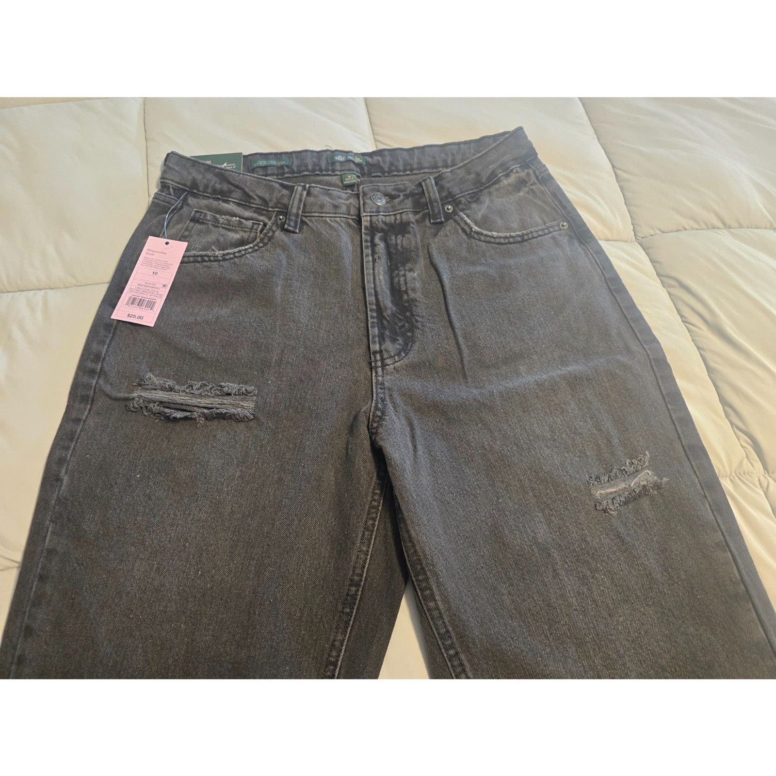 NWT Size 10 Wild Fable Womens High Rise Tapered Jean Black Distressed Easy Rigid