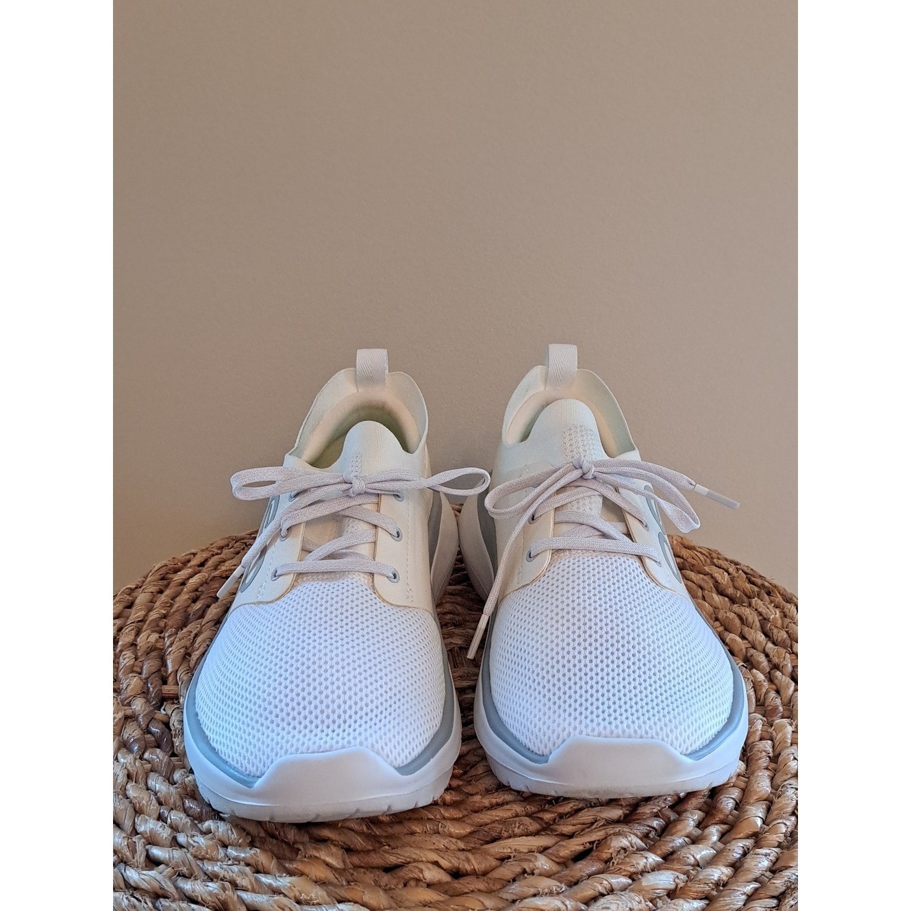 OOFOS Unisex OOmy Stride Recovery Athletic/Athleisure White Knit Sneakers W10/M8