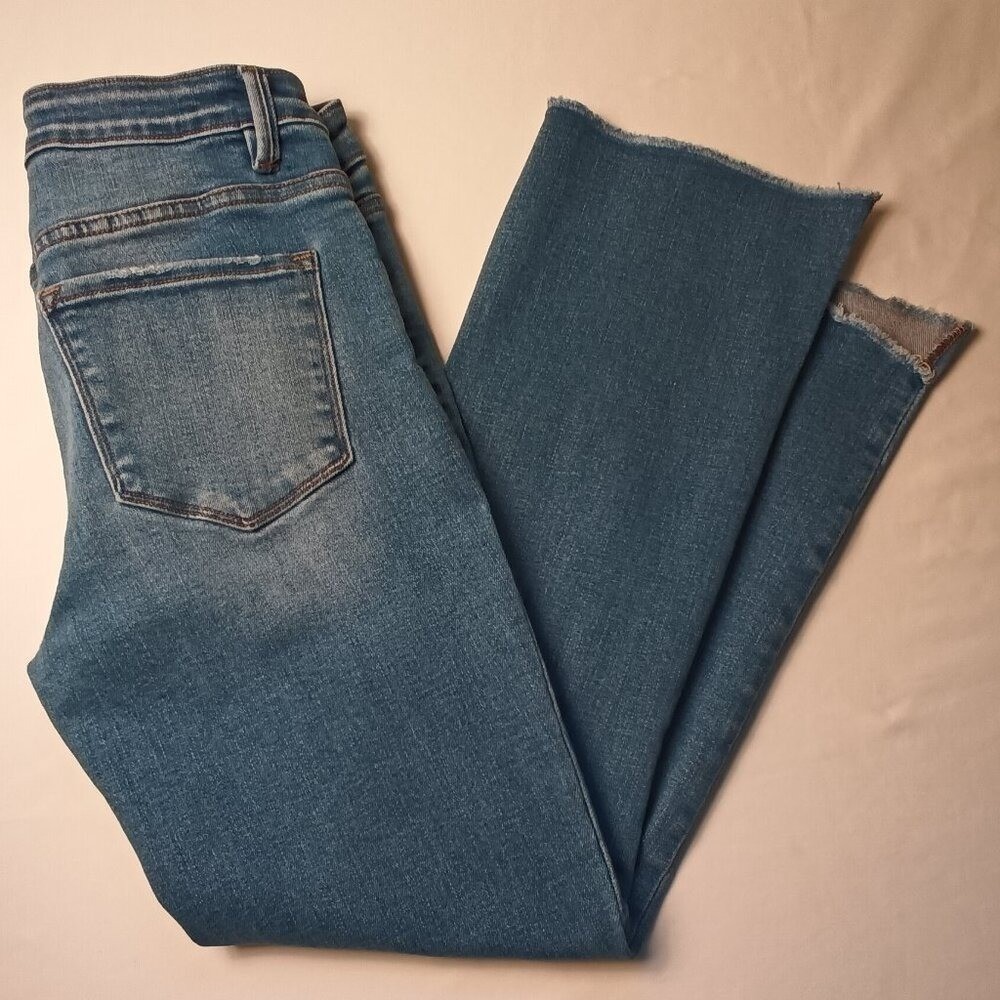 Buckle Vervet Women High Rise Straight Leg Blue Jeans Size 28/6 Distressed
