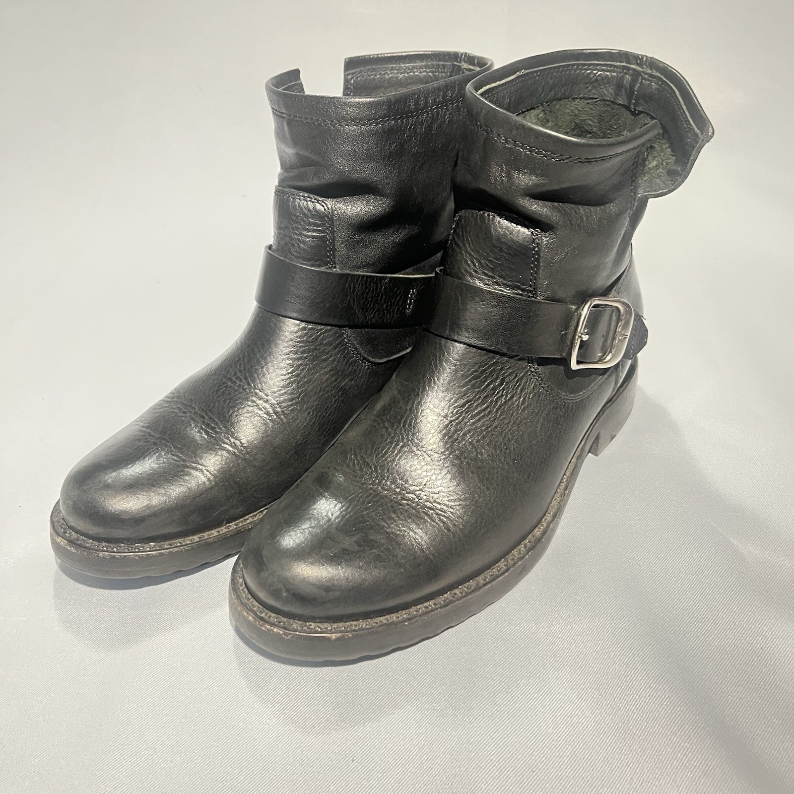 Frye Women’s 7.5 E Veronica Bootie Leather Ankle Boots Black Reg $275+ MINT