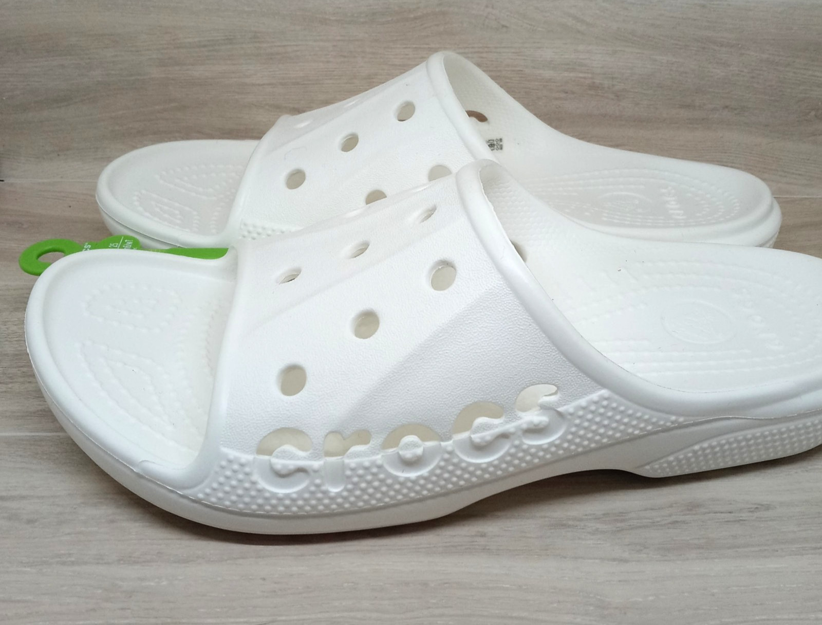 CROCS Unisex Baya Slide Slip-On Sandals Men’s 7/ Women’s 9 White