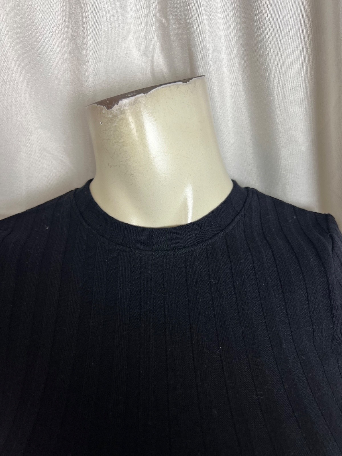 Perfectwhitetee black ribbed short-sleeve crew neck top size Small new