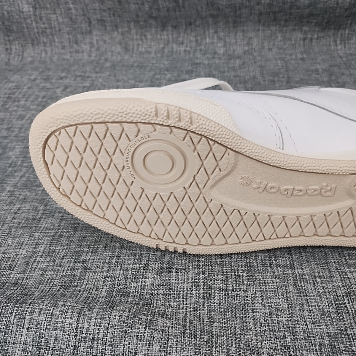 Reebok Club C 85 Men’s Size 7 White Classic Maroon Leather Sneakers