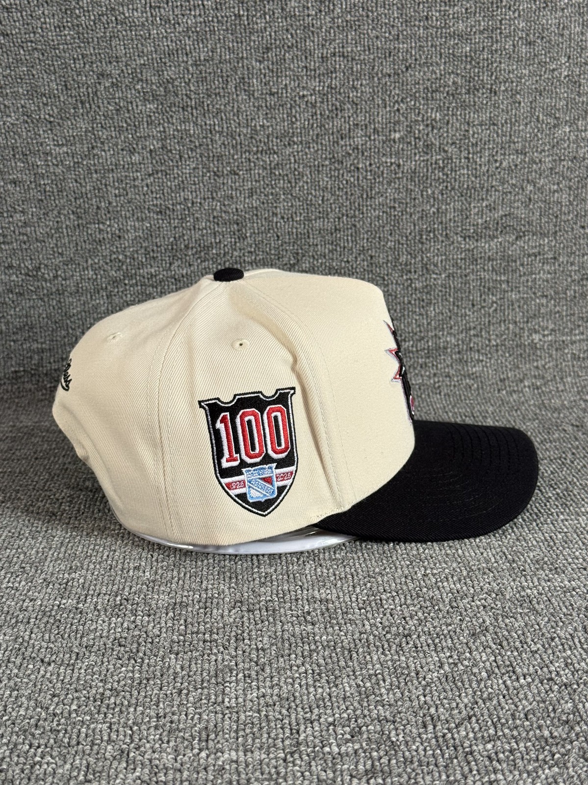 Mitchell & Ness NY Rangers Retro Snapback Hat Cream Black NHL