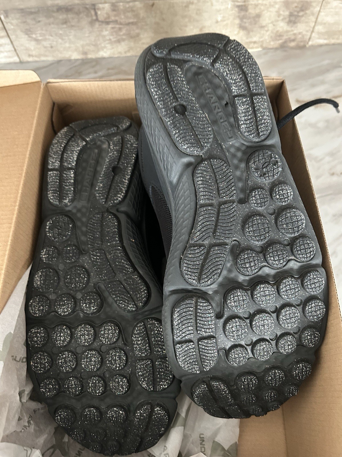 Size 9 – Under Armour Charged Assert 10 Triple Black W