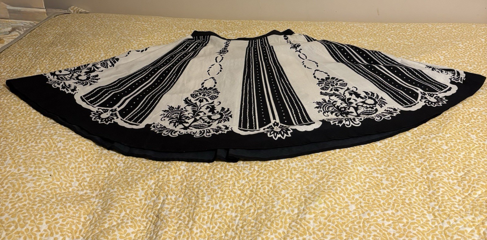 S-L Studio West Half Circle Skirt Nouveau Print Black White Cotton Nostalgic VTG