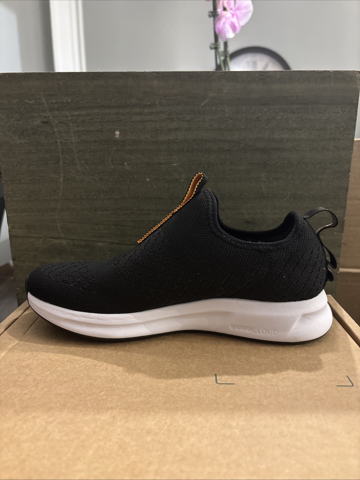 Kuru Atom Slip On Womens Size 7.5 Black White Athletic Walking Shoes Sneakers