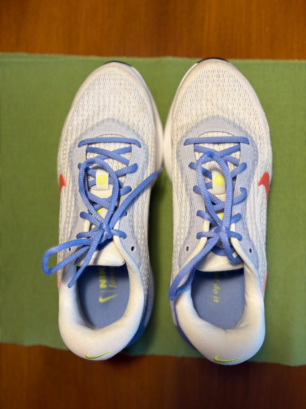 Nike Journey Women’s Running Shoes ComfiRide Size 11 white /blue accent Sneakers