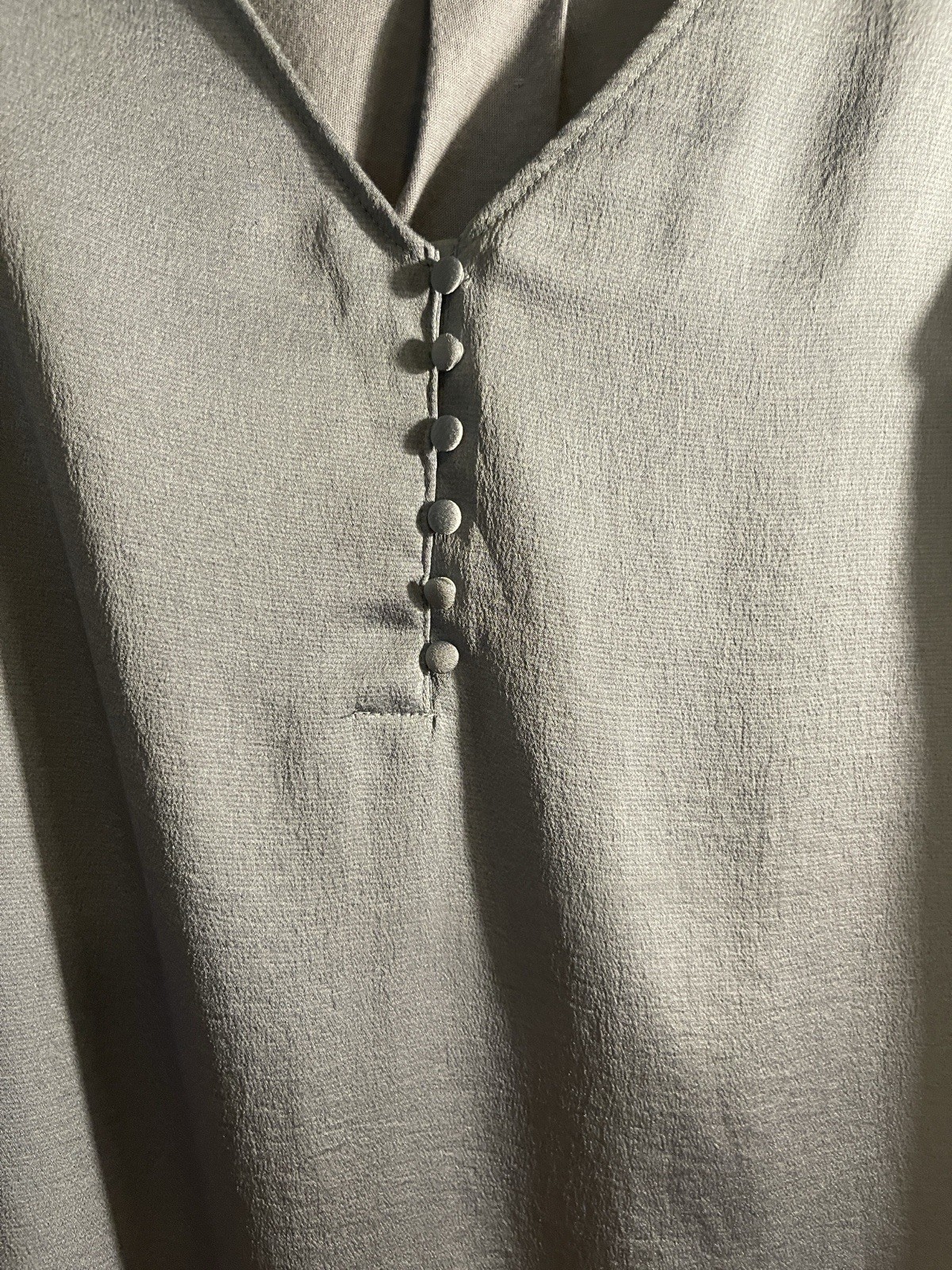 Express Gray Solid Chiffon V-Neck Sleeveless Button Front Camisole Blouse S