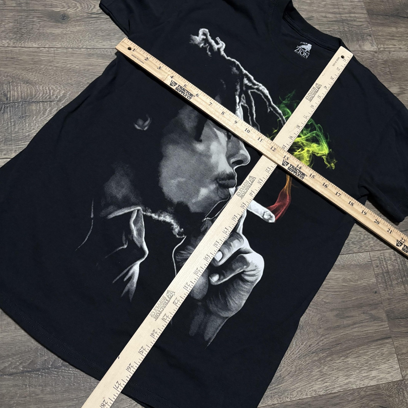 Zion Rootswear Shirt Mens Medium Black Rasta Smoke Graphic Reggae Music Tee