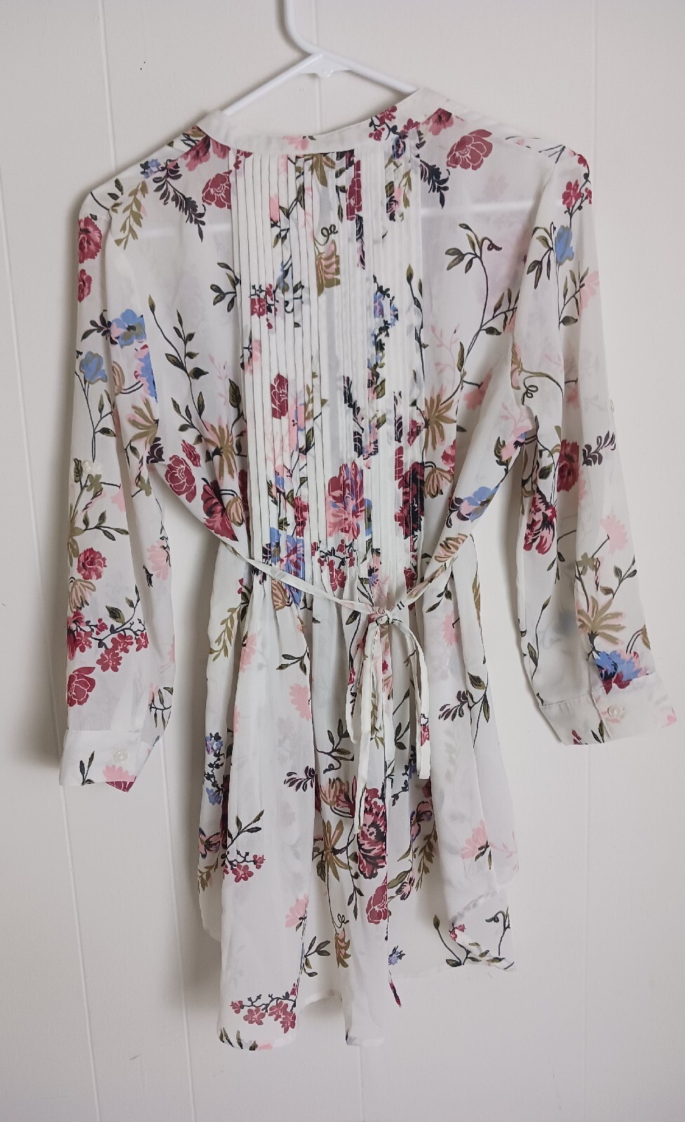 American Rag white/burgundy/pink floral tuxedo front tie back blouse Small