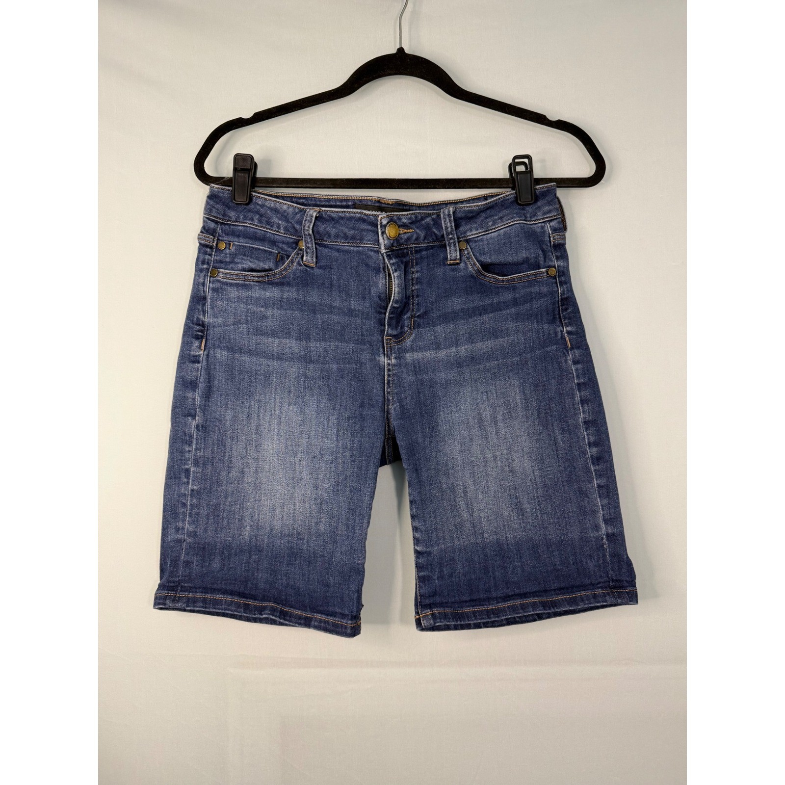 Liverpool Bermuda Denim Shorts Womens 8 Blue Montauk Mid Wash Stretch LM9027P11