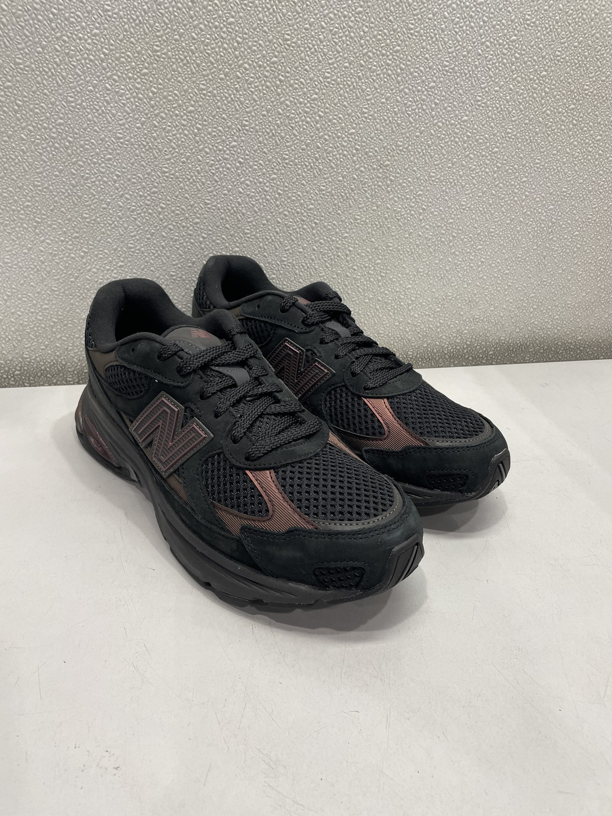 New Balance 2010 Lifestyle Sneakers Unisex M10, W11.5 In Black With Iridescent